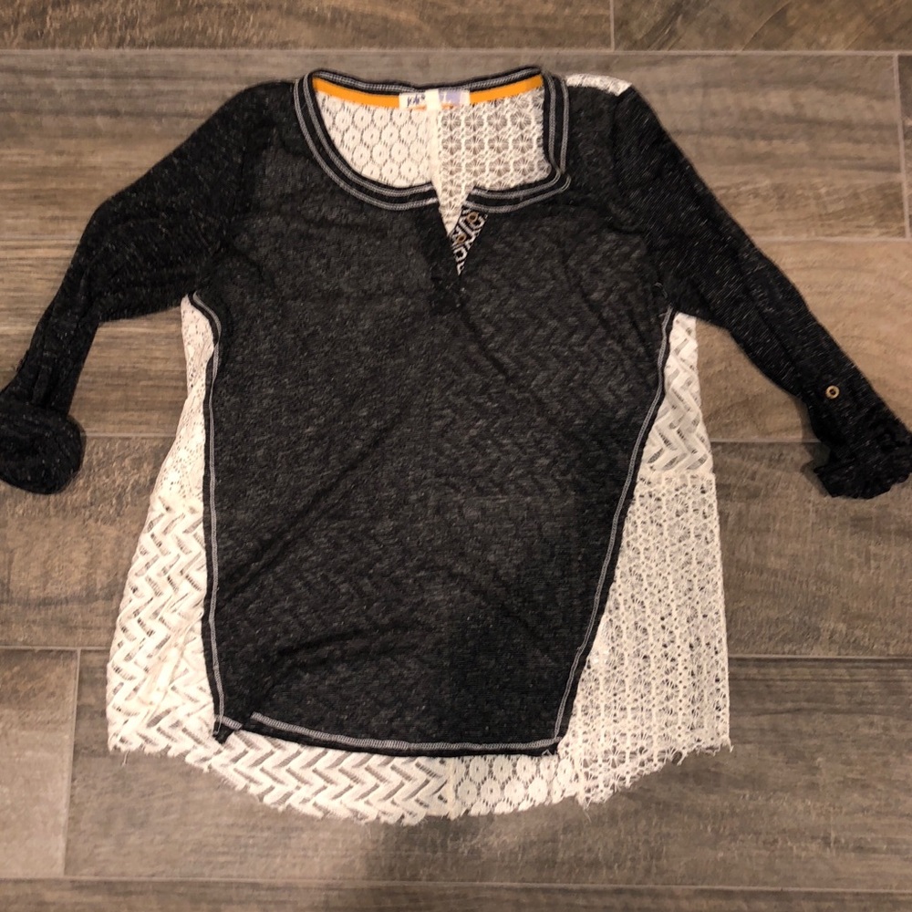 BUCKLE TOP